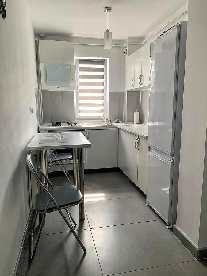 White & Elegant Luxury Apartament Apartamento Craiova Exterior foto